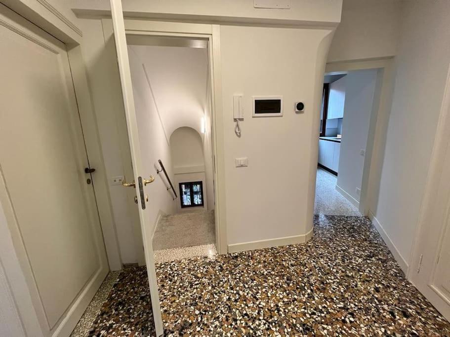 Splendid “true Apartment” Overlooking Water Lejlighed *