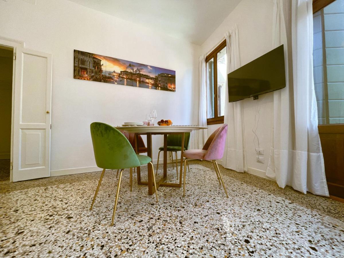 Splendid “true Apartment” Overlooking Water * Venedig
