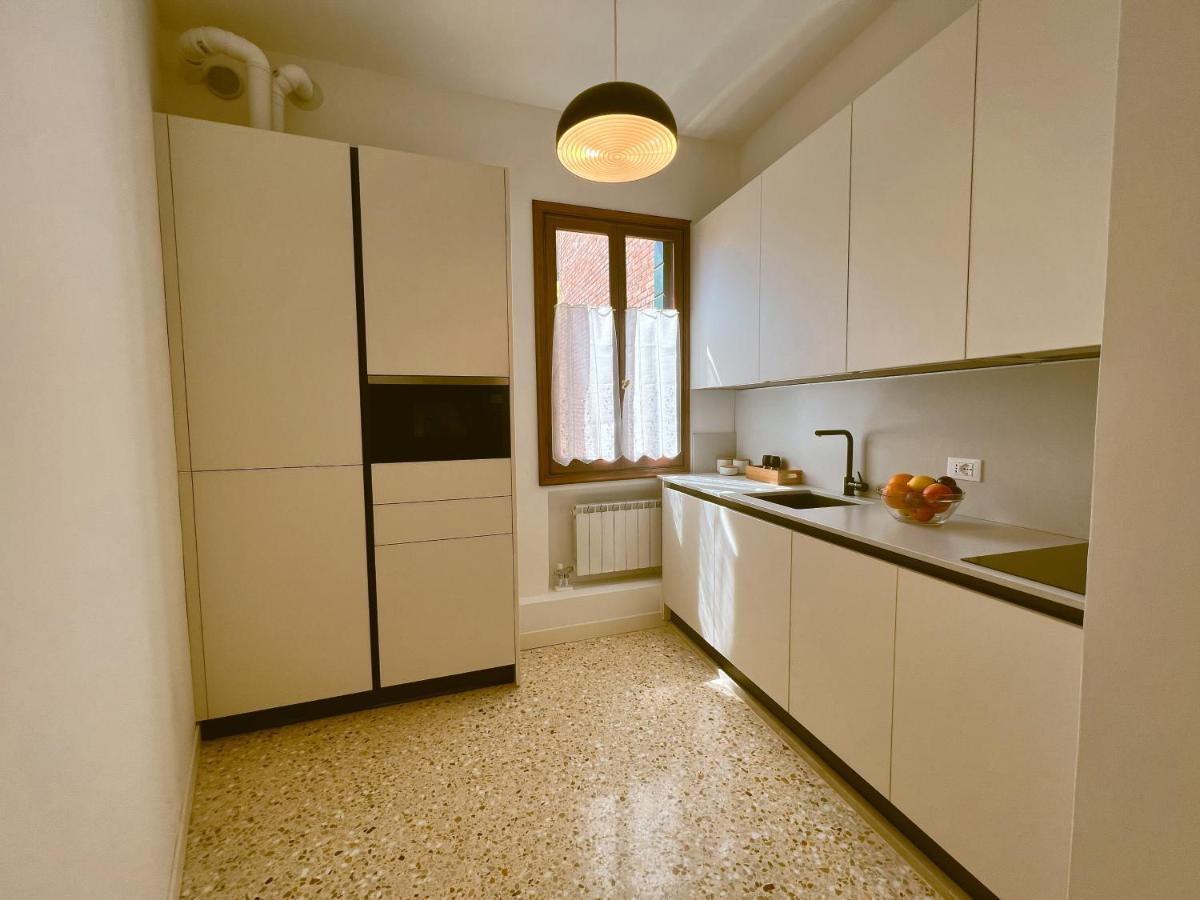 Splendid “true Apartment” Overlooking Water Lejlighed