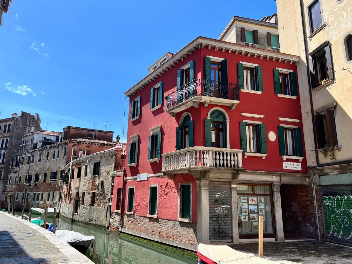 Splendid “true Apartment” Overlooking Water Apartment Venedig